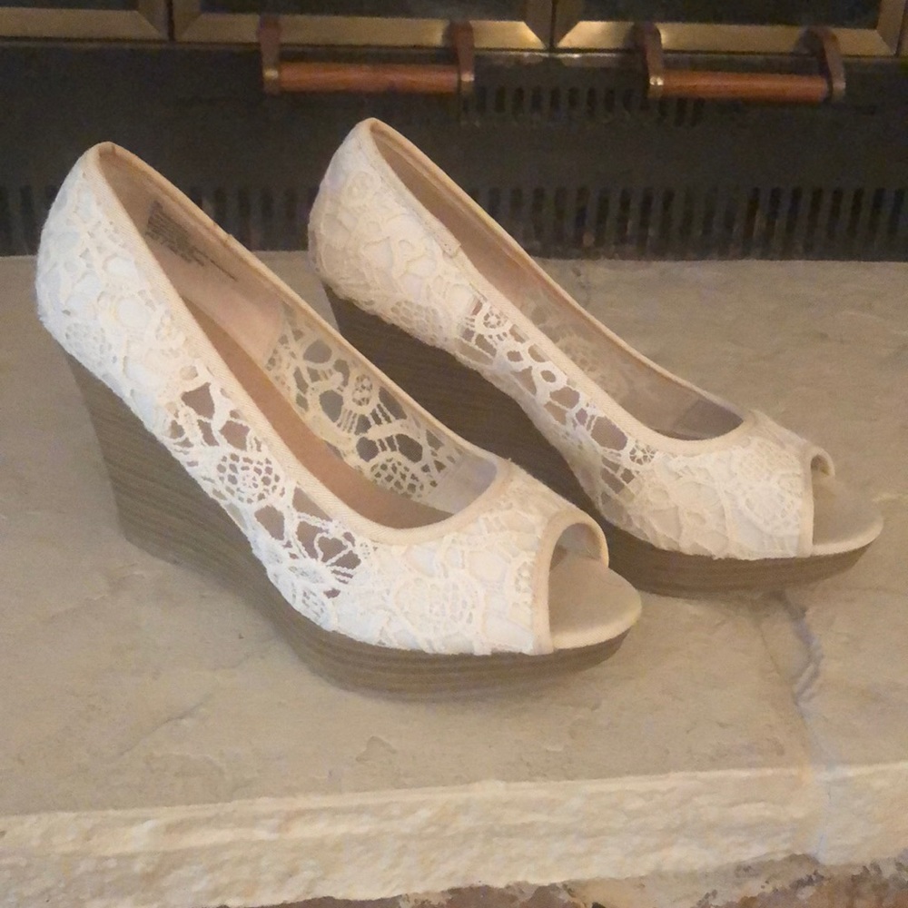Lace wedges